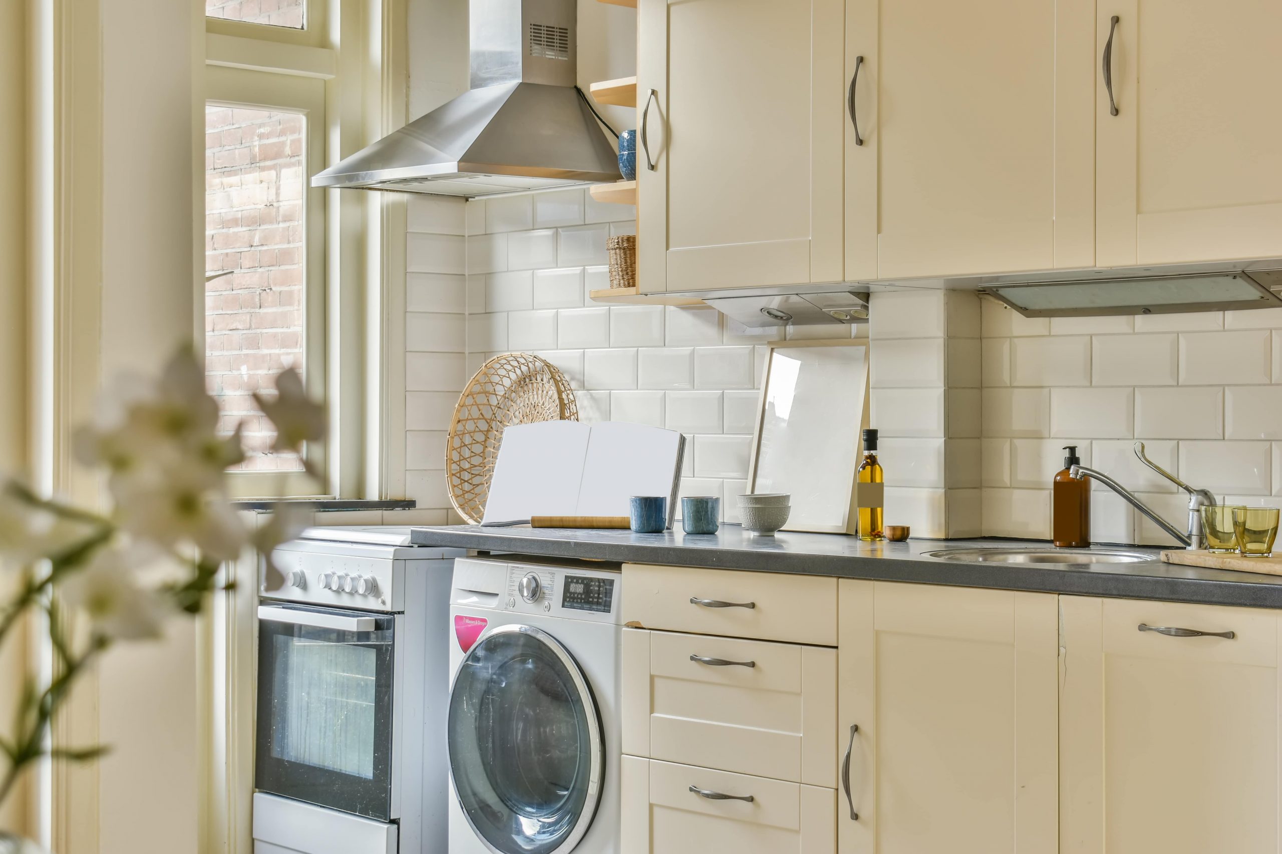 A Complete Guide to All White Kitchens